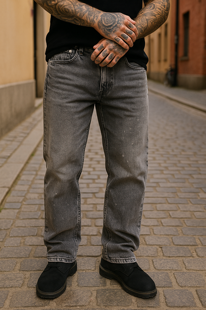 Męskie dżinsy z prostymi nogawkami – postrzępione wykończenie