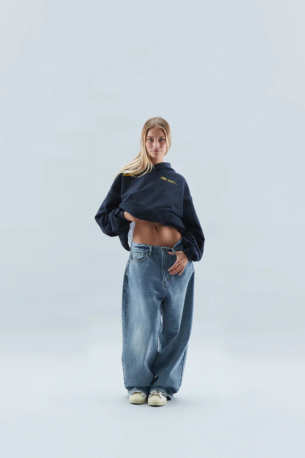 Bluza damska z kapturem – luźny krój z kapturem